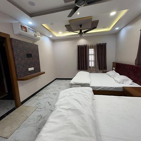 Shree Trilokeshwar Guest House 乌贾因 外观 照片