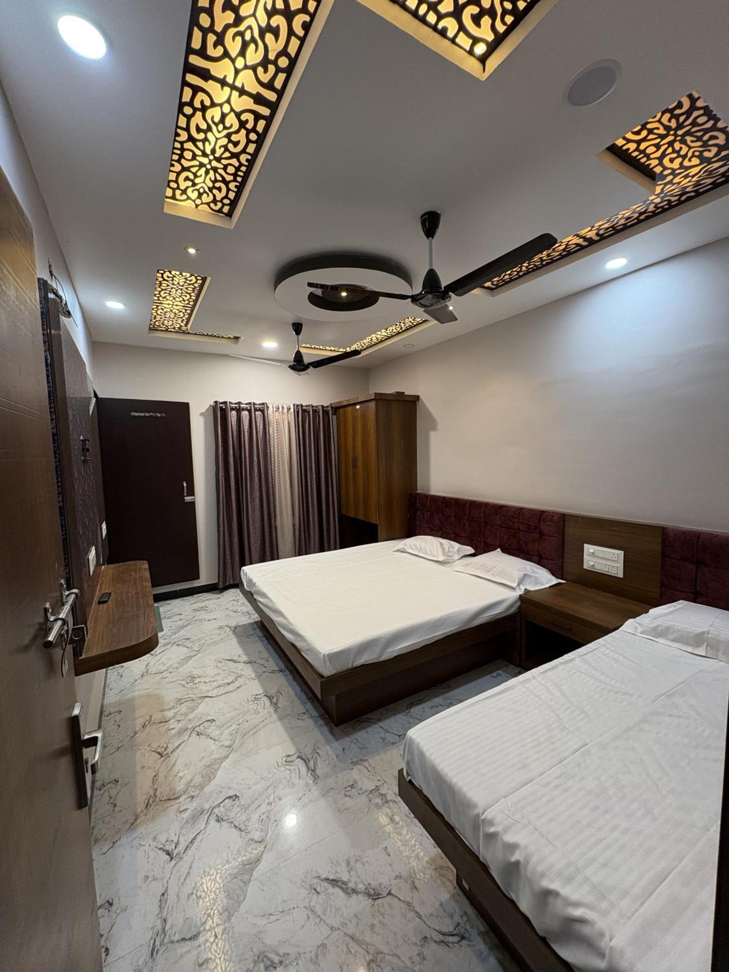 Shree Trilokeshwar Guest House 乌贾因 外观 照片