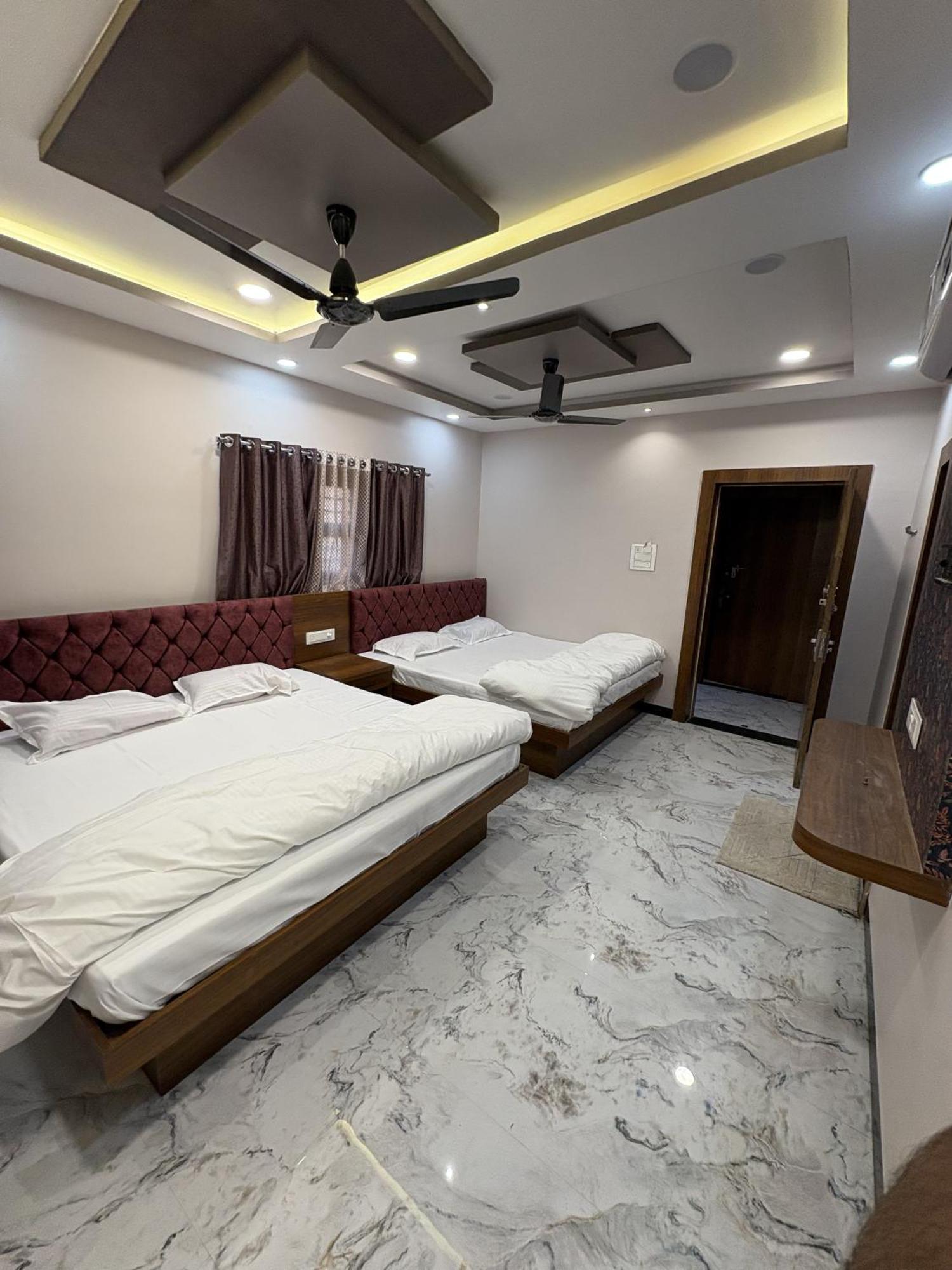 Shree Trilokeshwar Guest House 乌贾因 外观 照片
